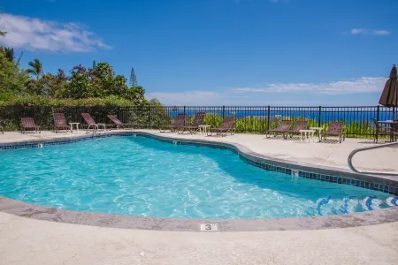 Expansive Ocean Views and Spacious Lanai - Stunning Golf Oasis Отели в г. Кахалуу-Кеаухоу