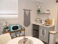Adorable Bungalow Suite located on the west side of Denver with WiFi, AC