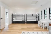 Luxury Retreat, 5Mins to the Lake Game Room + Fire Pit Howlite by Avantstay Hotels in Lake Arrowhead