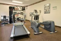 Days Inn & Suites by Wyndham Cherry Hill - Philadelphia - Gym