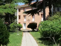 Belvedere Resort Hotels فنادق في Jagodje