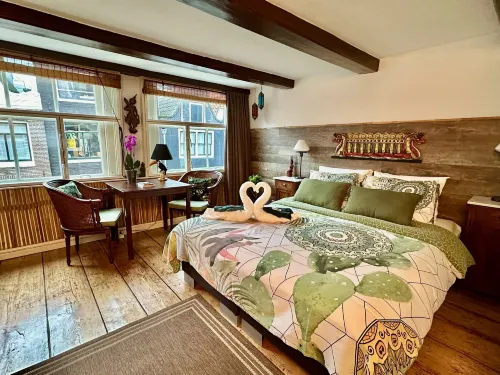 Amsterdam B&B Barangay - Bed and Breakfasts
