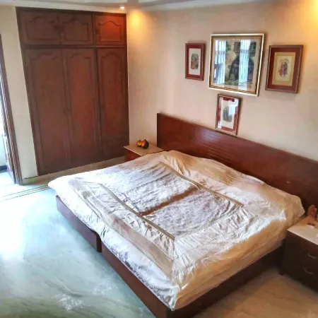2 Bed Apartment Sleeps 4 with Parking New Delhi