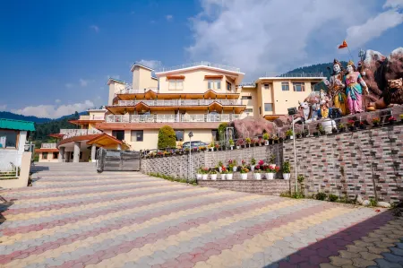 Anand Vardhan Resorts Отели в г. Натан