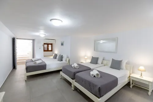 Achilleas Pension Hotels in Idhra