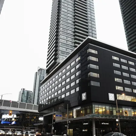 Le Germain Hotel Maple Leaf Square Отели рядом с достопримечательностью «Арена «Скоушабэнк»»