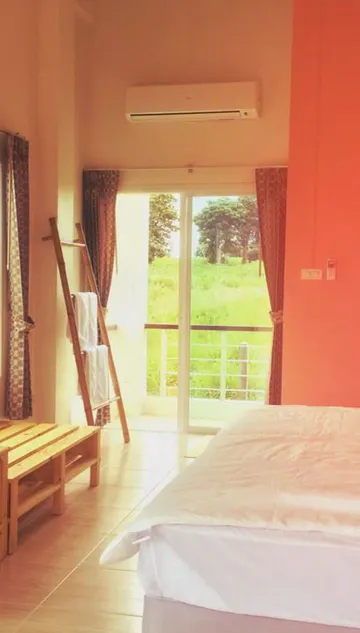 ห้องดีลักซ์ เตียงใหญ่ 1 เตียง