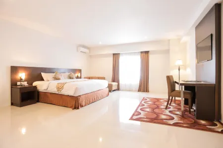 Grand Asia Hotel Отели рядом с достопримечательностью «Harian Kompas»