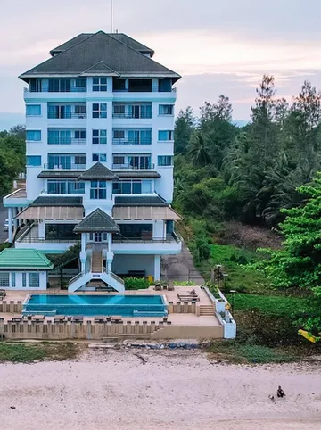 รูปภาพของโรงแรมขนอมโกลเด้นบีช