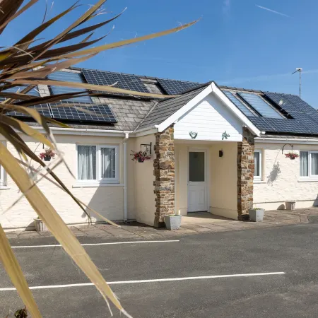 Bramble Cottage - Dog Friendly Cottage with Hot Tub