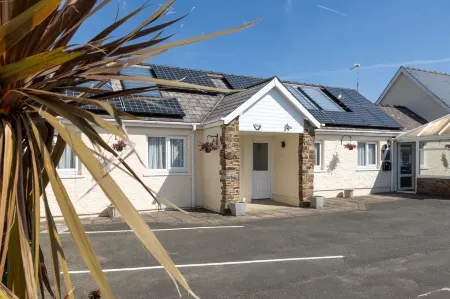 Bramble Cottage - Dog Friendly Cottage with Hot Tub Отели рядом с достопримечательностью «Зоопарк Фоли Фарм Адвенчер Парк энд»