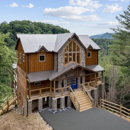Stargazer Chalet 5 Bedroom Cabin by RedAwning