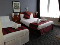The Crown Hotel فنادق في Stone Rural