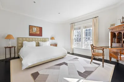 海石由羅夫地產帶泳池海灘通道 Shinnecock Museuem and Cultural Center附近的飯店