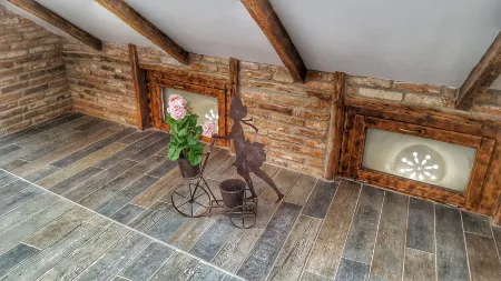 Windmill Studios by Rembrandt Old Town Отели рядом с достопримечательностью «Триумфальная арка»