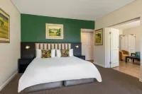 Lord Charles Hotel Hotels near Art Curator Gallery