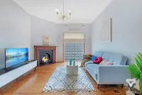 Kozyguru Campsie Oldie-But-Goodie Look 4 Bed House Nca011 Hotels near Woolworths Campsie