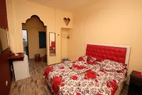 Bait Alaqaba dive center resort Hotels near Yacht