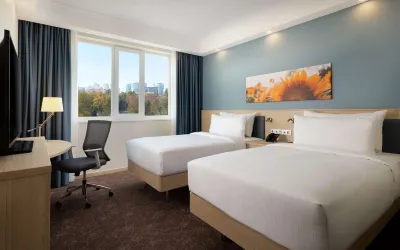 Hampton By Hilton Краснодар (Хэмптон Хилтон Краснодар) Отели рядом с достопримечательностью «Кубанский государственный университет»