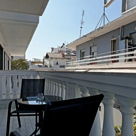 Eantos Studios and Suites