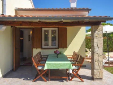 Detached Holiday House with Private Pool Only Near the Beach