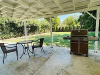 BFL Airport Casita, 2 bed 1 bath Great backyard! Wifi & A/C!