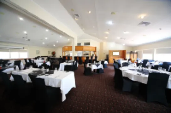 Emerald Explorers Inn