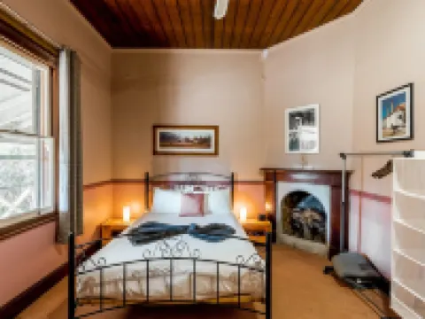 The Henry Parkes Tenterfield Hotels in Tenterfield