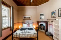 The Henry Parkes Tenterfield Hotels in Tenterfield