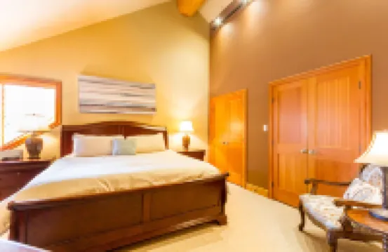 8140 Nicklaus North Hotels in 