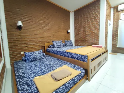 Genthong Homestay - Pensions