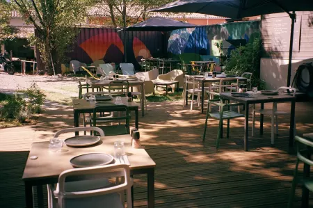 L'Hotel du Garage des Cevennes Отели в г. Торнак