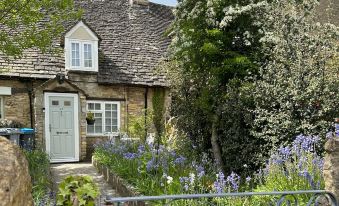 Remarkable 1-Bed Cotswolds Cottage in Finstock