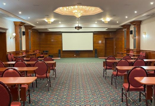 5. 골든 팰리스 호..