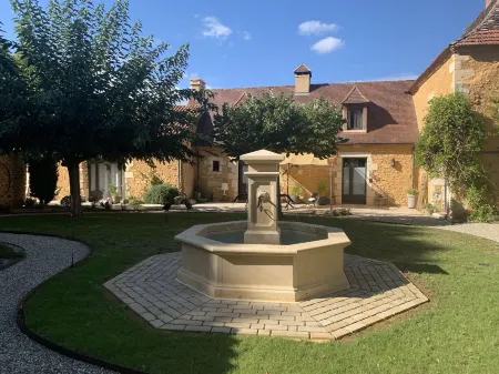 Le Clos 1855 Отели в г. Сент-Фуа-де-Лонга