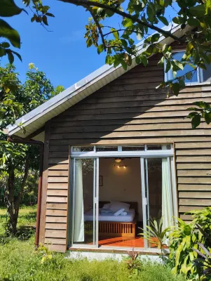 Temae Beach House Hotels in Te'avaro