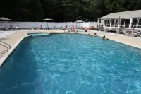Cold Spring Plymouth Resort - С бассейном