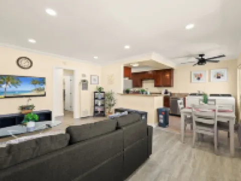 サニー＆チアフル ニア I-10 ~ クイーンベッド ~ 駐車場 アルハンブラのホテル