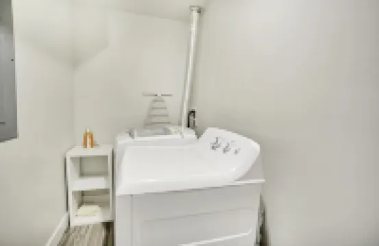 New Furnished 2Bd Apt Great for Long Stays Hotels in 