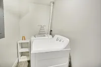 New Furnished 2Bd Apt Great for Long Stays Hotels in Vineyard