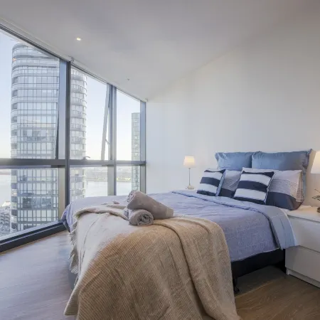 Docklands High Level 1 Bedroom Apartment with Pool by KozyGuru