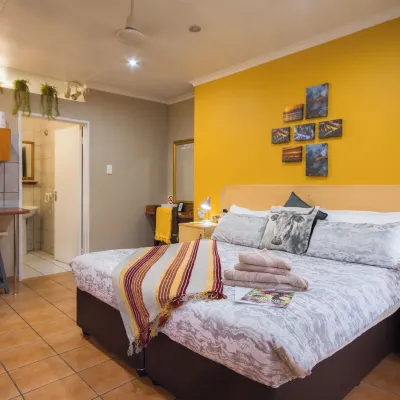 Marle' Lodge Bed & Breakfast Hotels near Leondale Gardens