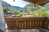 Icicle Village Resort - Mountain view