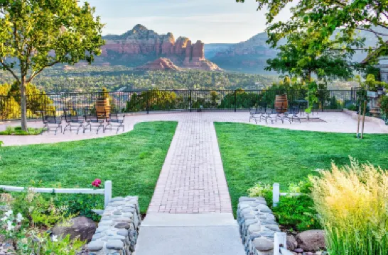 Sky Ranch Lodge Hotels near Chapel of the Holy Cross