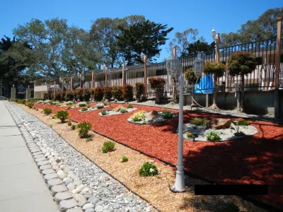 アメリカズ ベスト バリュー プレジデンツ イン オン ムンラス Defense Language Institute周辺のホテル