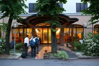 Hotel le Ville Hotels in Модена