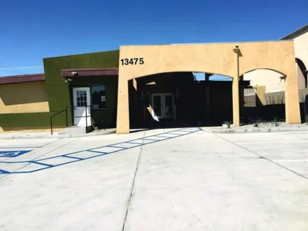 Europa Inn & Suites Отели рядом с достопримечательностью «Ту Банч Палмс Элементари Скул»