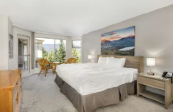 The Woodrun Lodge by Whiski Jack