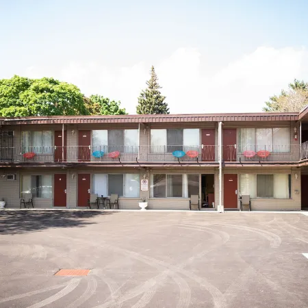 Advance Inn