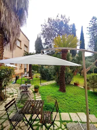 Aedes B&B Il Giardino dei Sogni Отели рядом с достопримечательностью «Porta Napoli»